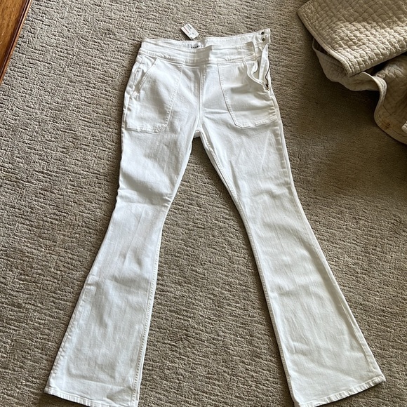 Frame white denim size 30 never worn! Cleaning out closet😊 - Picture 2 of 5